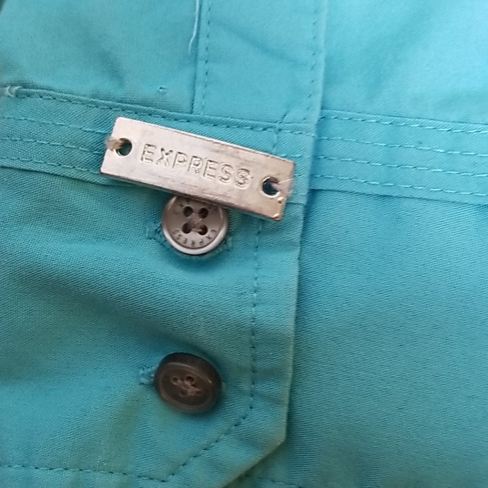 Express Essentials Button Down Fitted Shirt - Picture 3 of 4